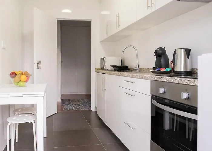 Simon Guest Pensión